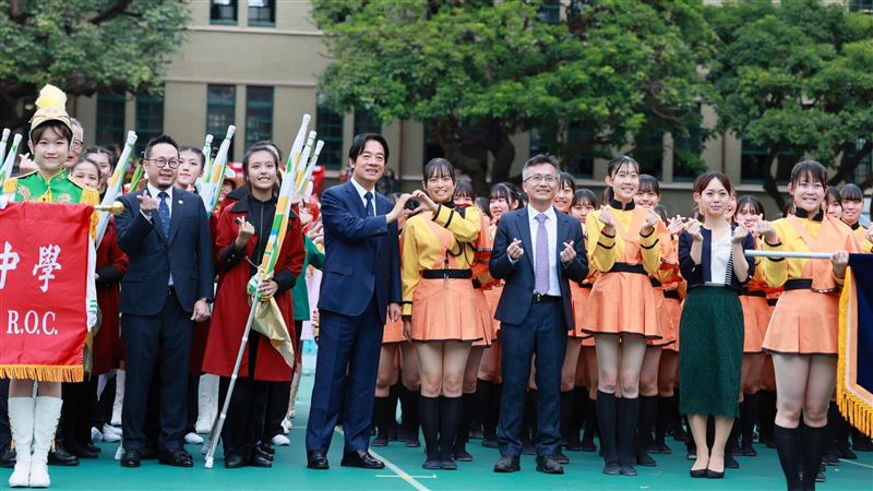 「橘色惡魔」現身北一女　賴清德出席見證
