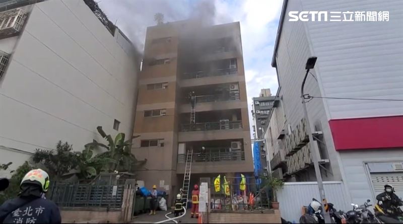 北市環保局大樓火警。（圖／翻攝畫面）