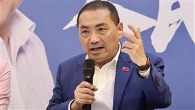 葛來儀不滿照片遭擅用談政見  侯友宜致歉對於美國知名兩岸關係學者葛來儀（Bonnie Glaser）指出，請別用她的照片或陳述，暗示她支持國民黨總統參選人侯友宜（圖）。侯友宜12日對此表示，外交政見記者會文宣素材使用許多訪美學者照片當背景，外交示意圖產生誤解，他要特別向葛來儀致歉。中央社記者張皓安攝  112年12月12日