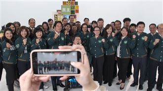 不分區立委合體！蕭美琴喊「搶救王義川」