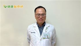 孫穆乾主任指出，心房顫動者中風的機率不僅比一般人高，二度中風機率也更多，平時可以自我監測脈搏，若有心跳不規則情形應盡快就醫，擺脫失能風險!