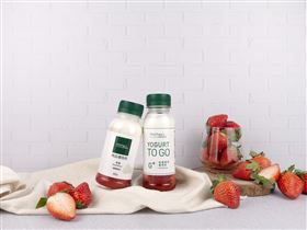 草莓季好評回歸！馬修嚴選優格與頂級豐香草莓經典搭配重現（業配勿用）