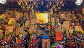 鹿港天后宮，財運亨通斗200盞限量，科技業員工排21小時搶頭香(圖／翻攝畫面)