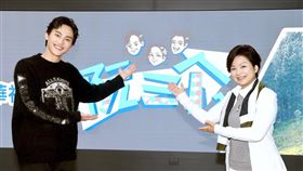 楊貴媚（右）與范少勳為《阮三个》宣傳（圖／華視提供）