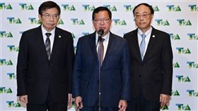 行政院副院長鄭文燦今(13)日出席台灣觀光協會捐贈人年會暨成立67週年慶祝茶會。（圖／行政院提供)