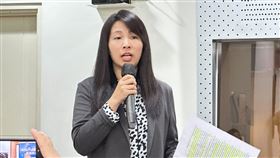 洗防辦派員赴馬紹爾現地評鑑  返台分享法務部13日下午舉行媒體茶敘，由行政院洗錢防制辦公室諮議林可凡（圖）進行報告，她於11月27日至12月8日在友邦馬紹爾群島現地評鑑，她說，當地街頭處處可見台灣國旗。中央社記者劉世怡攝  112年12月13日