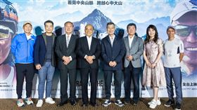 《赤心巔峰》首映會周青（左起）、楊守義、蕭義明、蘇貞昌、蕭萬長、陳時中、廖筱君、古明政。（圖／活水文化事業有限公司提供）