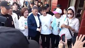 柯文哲逛金門東門市場。（圖／翻攝柯文哲ＹＴ）
