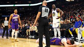 ▲勇士格林（Draymond Green）比賽中使出右勾拳，遭到驅逐出場。（圖／路透社／達志影像）