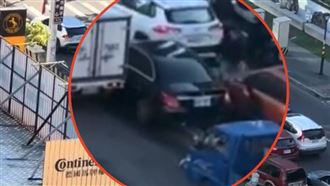 桃園男欠債賓士路上遭連擊　鑽車縫落跑