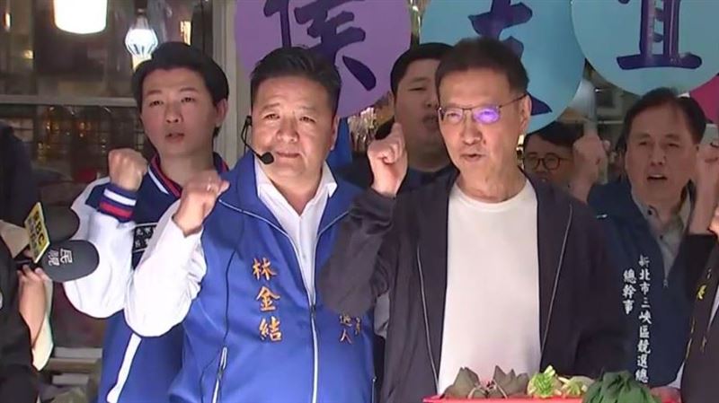 林金結三峽市場掃街　曝郭台銘年後動向
