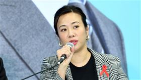 回應國籍爭議  吳欣盈：沒有台灣以外的國籍台灣民眾黨總統參選人柯文哲（左）、副總統參選人吳欣盈（右）1日出席記者會，現場媒體關注吳欣盈是否具有美國籍或其他國籍，吳欣盈對此強調「沒有台灣以外的國籍」。中央社記者王騰毅攝  112年12月1日