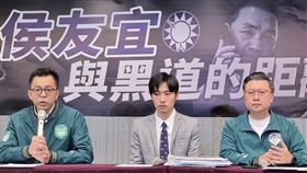 民進黨召開「侯友宜與黑道的距離」議題影片發布記者會，副秘書長黃建嘉、發言人張志豪及苗栗縣立委候選人曾玟學與會（圖／民進黨提供）