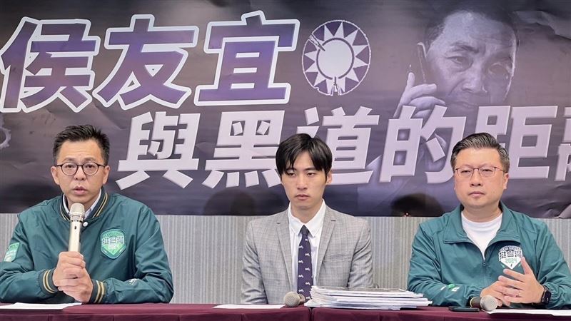 郭再添涉私刑　綠爆：侯搭肩「兄弟拜託」