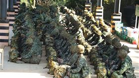 蔡英文總統今（23）日赴台中成功嶺視導義務役新兵入伍訓練接訓整備情形。（圖／記者邱榮吉攝影)