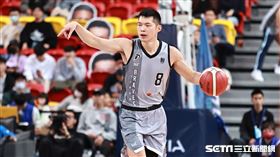 ▲臺北富邦勇士主場迎戰高雄17直播鋼鐵人，周桂羽組織攻勢。（圖／記者劉彥池攝影）