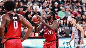 ▲臺北富邦勇士主場迎戰高雄17直播鋼鐵人，洋將班尼特執行罰球。（圖／記者劉彥池攝影）