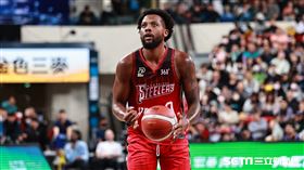 ▲臺北富邦勇士主場迎戰高雄17直播鋼鐵人，洋將鐵米執行罰球。（圖／記者劉彥池攝影）