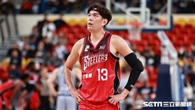 ▲臺北富邦勇士主場迎戰高雄17直播鋼鐵人，呂政儒第三節吞下個人第5犯。（圖／記者劉彥池攝影）