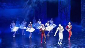 俄羅斯皇家芭蕾舞團跳科目三（圖／翻攝自「拉布拉蝶兒」微博）