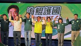 海鯤護國青年挺台  林飛帆領軍為吳琪銘助講前民進黨副秘書長林飛帆（左3）16日晚間率「護國海鯤號」宣講團前往新北市，為黨籍立委參選人吳琪銘（中）站台助講，爭取民眾支持。（吳琪銘辦公室提供）中央社記者黃旭昇新北市傳真  112年12月16日