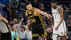 ▲柯瑞（Stephen Curry）投進生涯第3500顆三分球，成為NBA史上第1人。（圖／美聯社／達志影像）