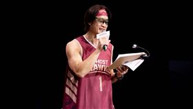 ▲演員張勛傑擔任台鋼獵鷹主場主持人。（圖／臺南台鋼獵鷹球團提供）