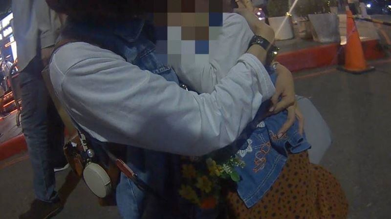3歲女童與家人走散　民眾暖警合作找媽媽