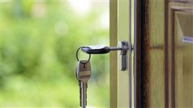 ▲有網友指出，成天喊窮的台北人同學其實家產近億。（示意圖／PIxabay）