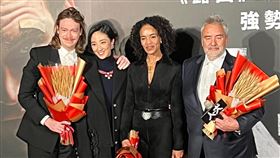 坎城影帝卡賴伯蘭李瓊斯（左起）、桂綸鎂、維吉妮貝松、盧貝松出席《人犬》首映會。（圖／記者陳穎攝影）