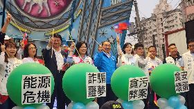 侯友宜南下高雄為陳若翠站台