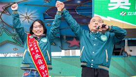 吳音寧17日上午在王功郵局旁舉辦芳苑鄉後援會成立大會，「護國院長」蘇貞昌到場力挺。（圖／吳音寧辦公室提供）