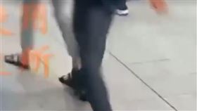 捷運,忠孝新生站,踩1腳,拘役,罰款,1萬元,