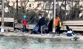 風太大變火氣大！台中釣蝦場4對2大打出手(圖/翻攝畫面)