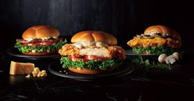 麥當勞「帕瑪森主廚雞腿堡」、「帕瑪森安格斯牛肉堡」、全新「蕈菇主廚雞腿堡」，12月20日起通通加入「Signature極選系列」！同時，「四盎司牛肉堡」、「雙層四盎司牛肉堡」也正式回歸，麥當勞提供