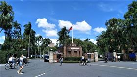 台大大門口 陳弋攝影