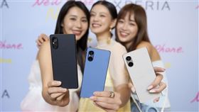 Xperia 5 V推出哇酷藍、哇酷白及哇酷黑三色。（圖／台灣索尼提供）