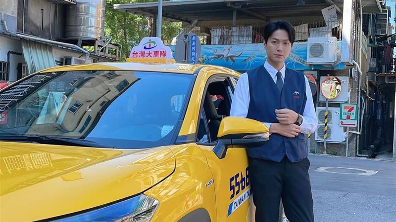 黃少谷開小黃被認出　女星：怎麼在做這個