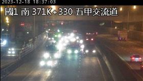 快訊／國1傍晚「連2起大貨車翻覆」！北上、南下路段塞爆（圖／翻攝自1968）