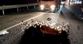 國3南投3死車禍現場曝！車體壓扁人拋路中（圖／翻攝畫面）