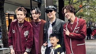 紅人榜男星改當街頭藝人　大咖歌王突現身