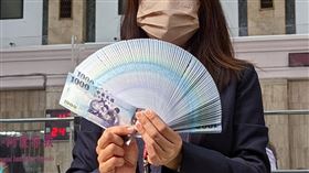 台銀董事長呂桔誠 台幣 新鈔 台灣銀行　展鈔　點鈔　鈔票（圖／記者戴玉翔攝影）