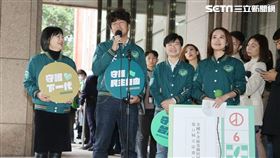 ▲政黨票號次抽籤，會後受訪（圖/記者邱榮吉攝影）