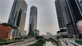 疫情趨緩 馬來西亞逐步開放經濟活動雖然馬來西亞逐步開放經濟活動，不過受到疫情影響，世界銀行預測馬來西亞今年經濟將較去年負成長3.1%，預料明年疫情受控後才能取得6.9%的正成長。中央社記者郭朝河吉隆坡攝　109年7月3日