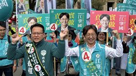 台中市立委號次抽籤  莊競程、江肇國合體造勢第11屆台中市立委參選人號次抽籤20日登場，民進黨第5選區參選人莊競程（前左）與第6選區參選人江肇國（前右）合體造勢。中央社記者郝雪卿攝  112年12月20日