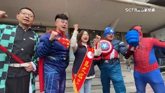 馬文君領Cosplay團抽中1號　蔡銘軒抽3號