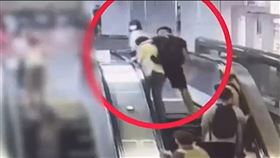 北捷,手扶梯,勒脖子,拘役,擋路,