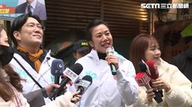 吳欣盈、張其祿景美市場拜票。