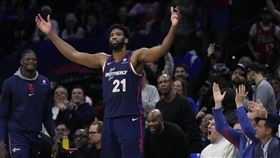 ▲恩比德（Joel Embiid）連12場至少30分10籃板，賈霸（Kareem Abdul-Jabbar）後第1人。（圖／美聯社／達志影像）