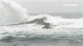 磯釣客遭浪襲墜海 潛水客.海巡伸援救命,颱風天,海浪,風浪,波浪,浪潮,示意圖